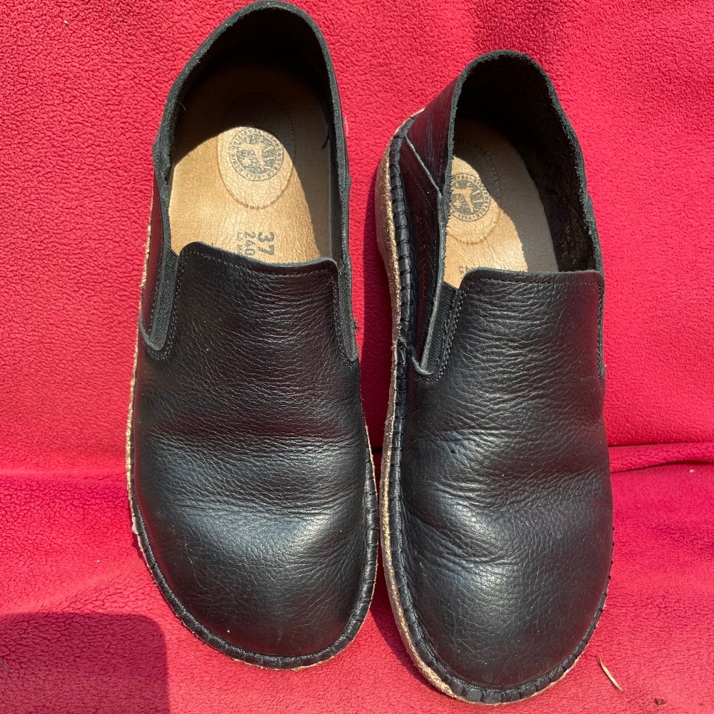 Birkenstock Size 7 (37), Callan